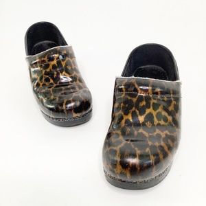 Dansko Size 39 Comfort Shoe Slip On Clog